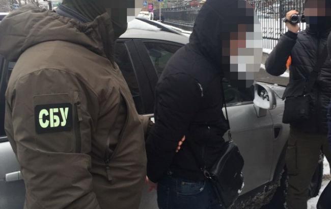 В Киеве СБУ задержала полицейского на взятке