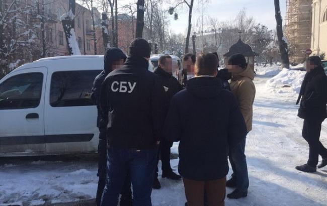 В Черновцах СБУ задержала на взятке помощника судьи Хозяйственного суда