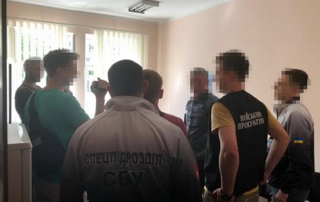 У Миколаєві на хабарі затримали заступника директора регіонального центру занятості