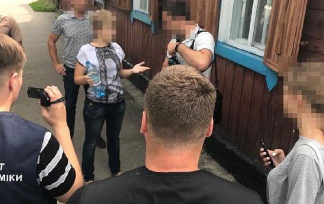 У Чернігівській області затримали на хабарі завідуючу відділом райвійськкомату