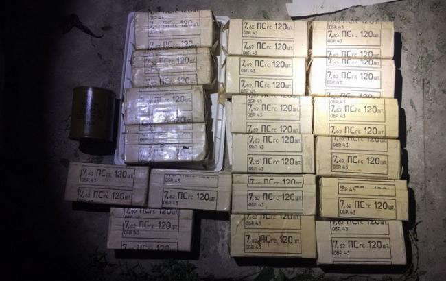 СБУ пресекла деятельность группы торговцев оружием и взрывчаткой из зоны ООС