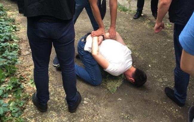 В Одессе на взятке задержали ревизора-инспектора налоговой