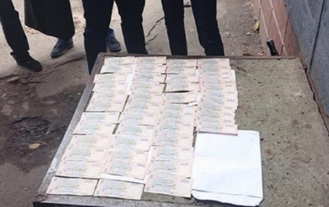 У Львівській області затримали на хабарі посадовця управління Держпраці