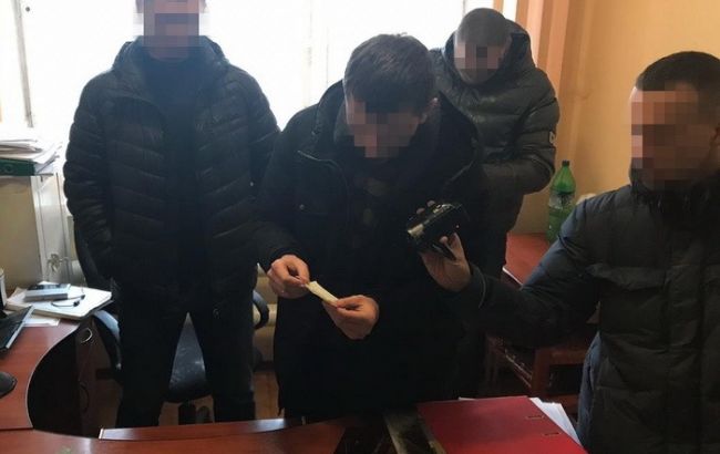 Во Львовской области задержали на взятке следователя полиции