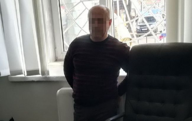 СБУ в Черниговской обл. разоблачила на взятке руководителя сервисного центра МВД