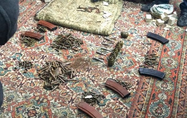 У Вінниці у екс-військового у гаражі знайшли арсенал боєприпасів