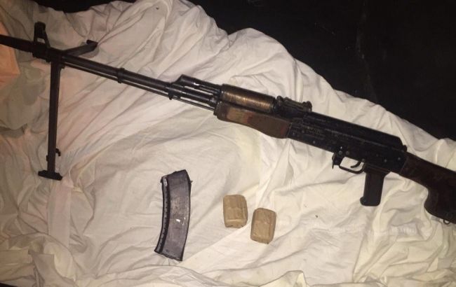 У Чернівецькій області колишній військовий продавав зброю з ООС