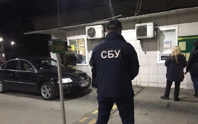 На кордоні з Румунією викрили масштабну схему оформлення "евроблях"