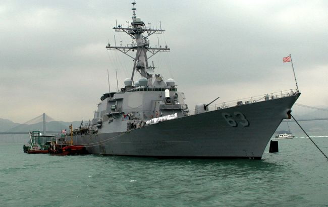 США направили ракетний есмінець в Південно-Китайське море