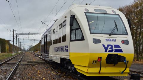 "Укрзалізниця" закупила ДТ за ціною "Роттердам+" з націнкою