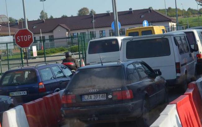В очередях на границе с Польшей простаивает более 1,2 тыс. машин