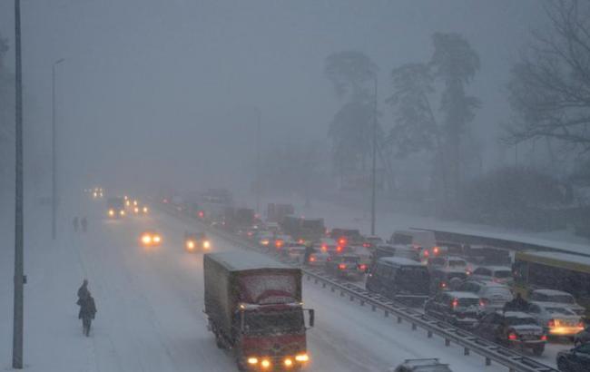 Непогода в Украине: в Одесской и Николаевской областях ограничено движение автотранспорта