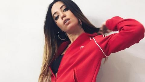 "Уже бы голая пошла": Надя Дорофеева  показала поклонникам подтянутые бедра