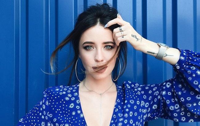 Дорофеева-брюнетка удивила "мрачным" образом в стиле гранж