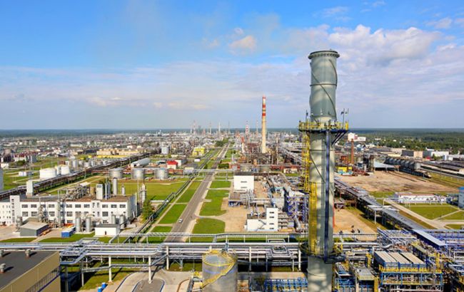 В Білорусі виникла пожежа на нафтозаводі