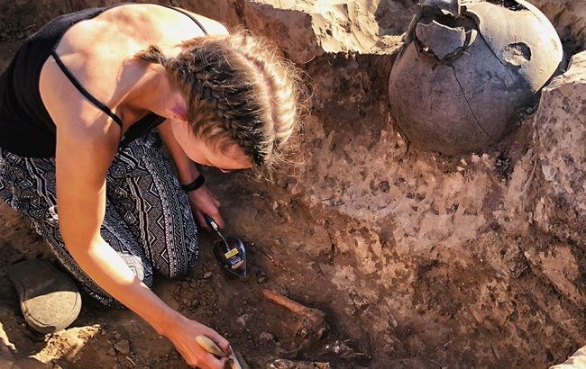 Не разграбленное захоронение: под Запорожьем археологи нашли уникальную находку (фото)
