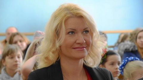 Скандальной чиновнице объявили о подозрении из-за избиения мужа и консьержки