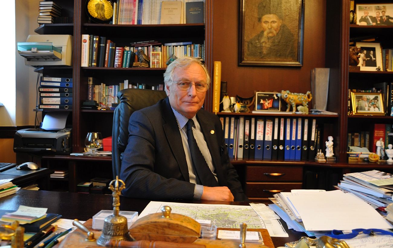 Академик Комиссаренко переболел коронавирусом после вакцинации в легкой ...