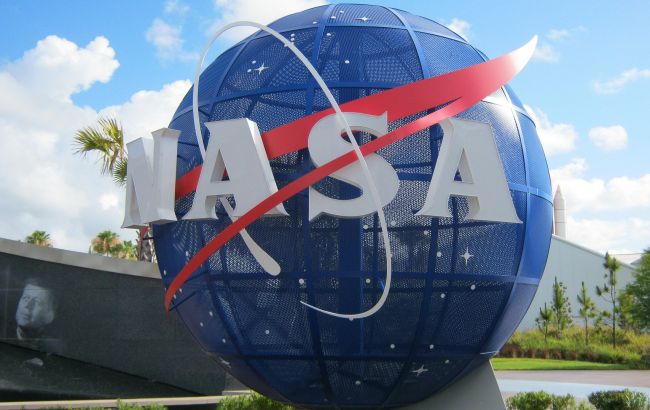 У NASA показали вражаючі фото найбільшого супутника Сонячної системи