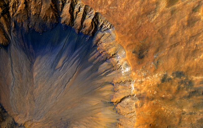 На Марсе обнаружили гигантский объект, который был "у всех на виду": под ним может скрываться вода