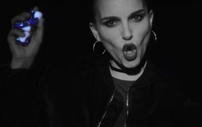 Наталі Портман зачитала агресивний реп про Xanax і пологи