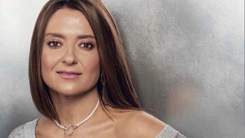 В кожаных легинсах: Наталья Могилевская устроила "модную фотосессию" на контрольной ленте в аэропорту