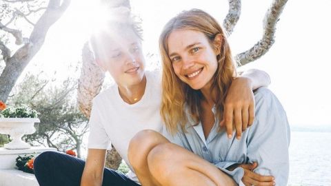 Вона точно їх мама? Наталя Водянова захопила схожістю з дітьми-підлітками і молодістю