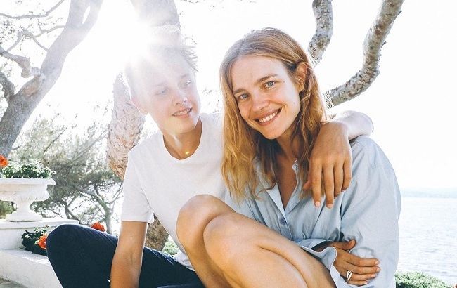 Она точно их мама? Наталья Водянова восхитила схожестью с подросшими детьми и молодостью