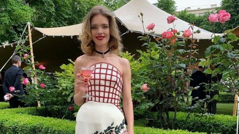 Приплив ніжності: Наталія Водянова блищить в Парижі в стильному комбінезоні від знаменитого дизайнера