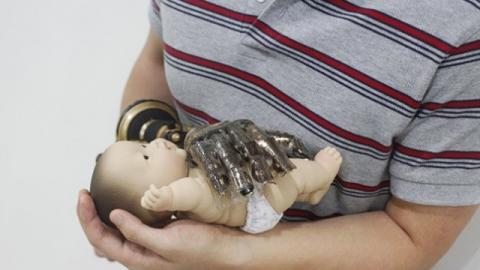 Ученые создали протезы для рук с возможностью чувствовать прикосновения