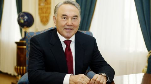 Назарбаєв вперше відреагував на ситуацію в Казахстані. Обговорив її з Лукашенком