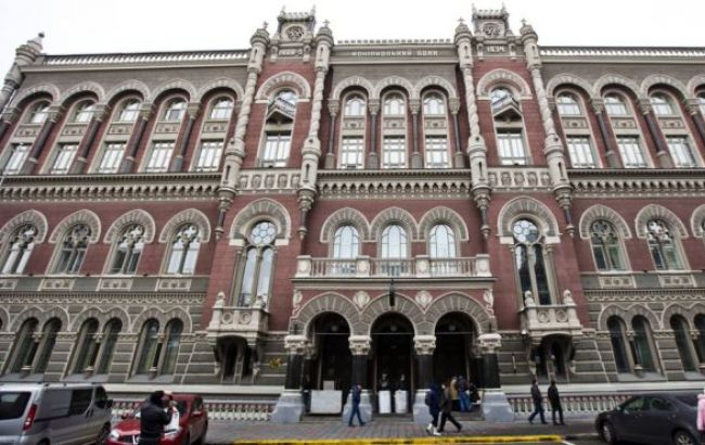 НБУ на 13 жовтня послабив курс гривні до 21,82 грн/дол