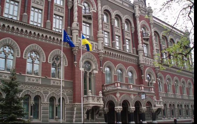 НБУ на 8 жовтня трохи послабив курс гривні до 21,27 грн/дол