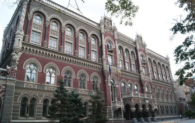 НБУ на 21 жовтня послабив курс гривні до 21,99 грн/дол