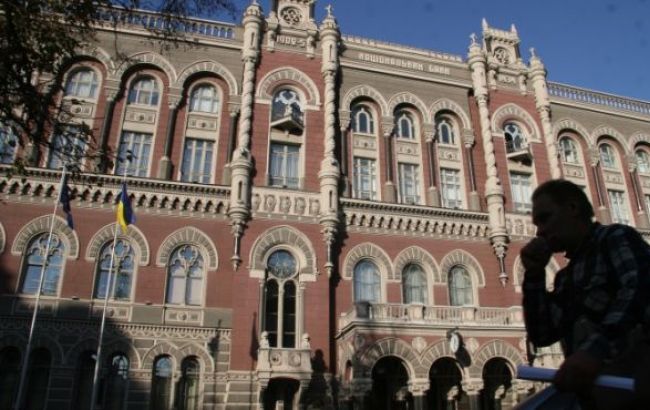 НБУ на 13 жовтня послабив курс гривні до 21,82 грн/дол