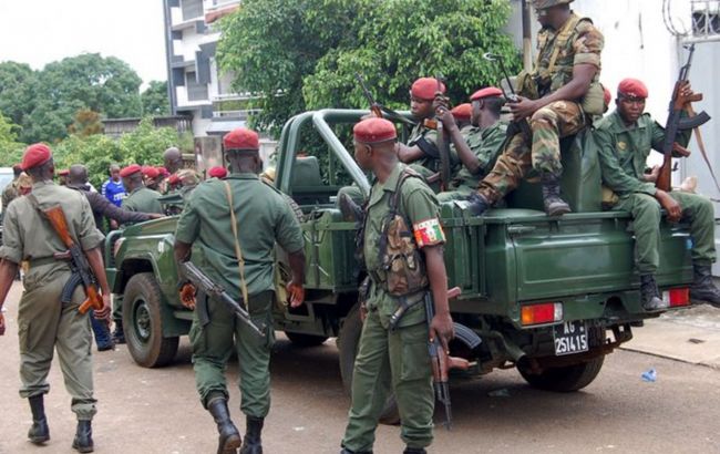 У Гвінеї спроба перевороту: на вулицях столиці країни стрілянина і військова техніка