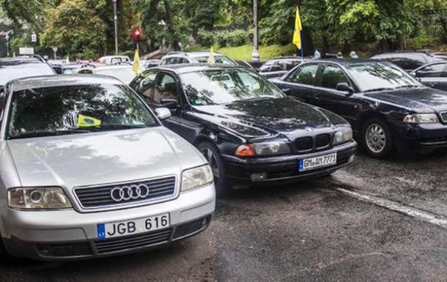 Авто на еврономерах: названо число "евроблях" в Украине