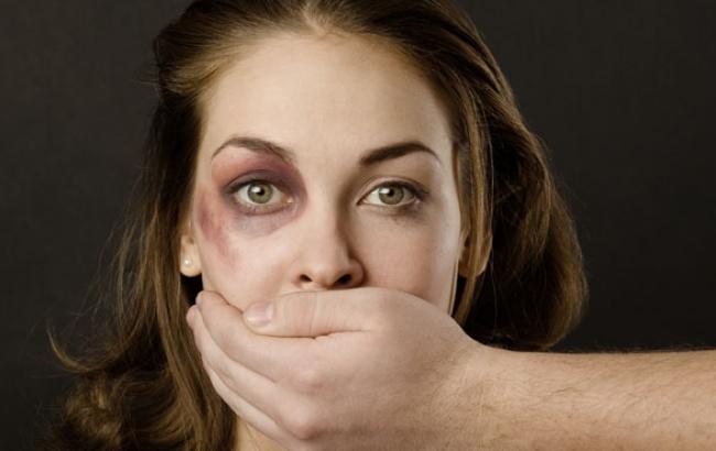 Художник прокомментировал новый российский закон, поощряющий семейное насилие