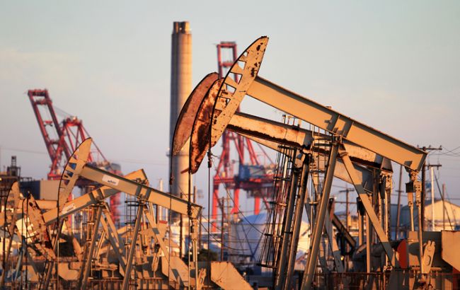 Цена нефти Brent опустилась ниже 44 долларов за баррель