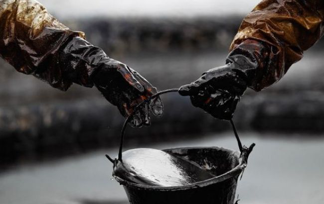 Цена на нефть Brent поднялась выше 58 долларов за баррель впервые с лета 2015