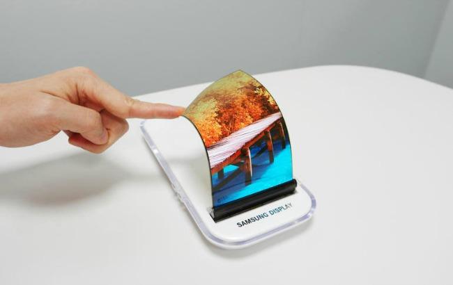Samsung представит смартфоны с гибким экраном в 2017 году