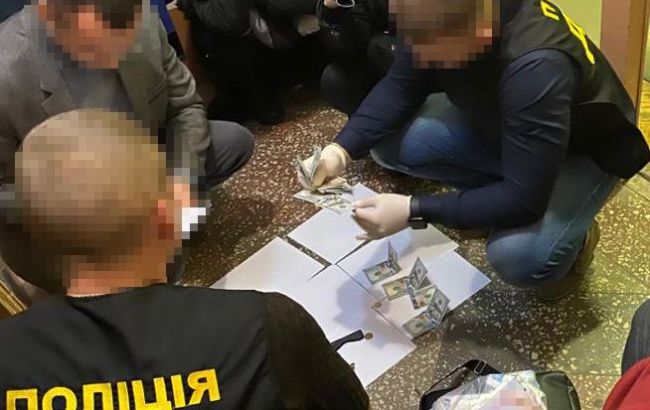 Чиновник Тернопольской райадминистрации попался на взятке