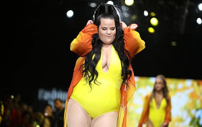 Переможниця Євробачення 2018 запально танцювала на подіумі в купальнику