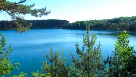 Идеальный летний отдых: бирюзовые озера в украинской глубинке, которые удивляют красотой