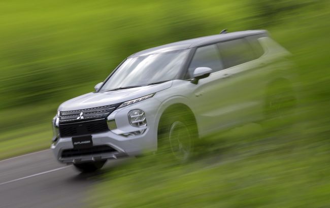 Новий Mitsubishi Outlander отримав покращену гібридну версію з двома електромоторами