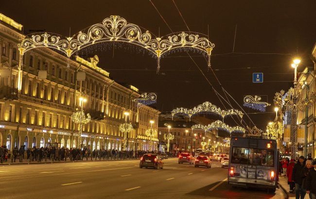 У Києві помітили незвичайний автомобіль в гірляндах (відео)