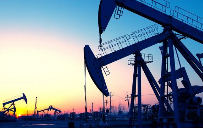 Ціна нафти Brent опустилася нижче 56 доларів за барель