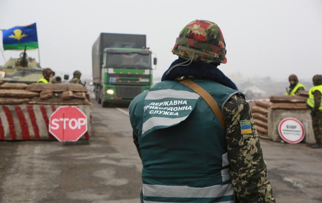 На Донбассе 850 автомобилей ожидают в очередях на пунктах пропуска