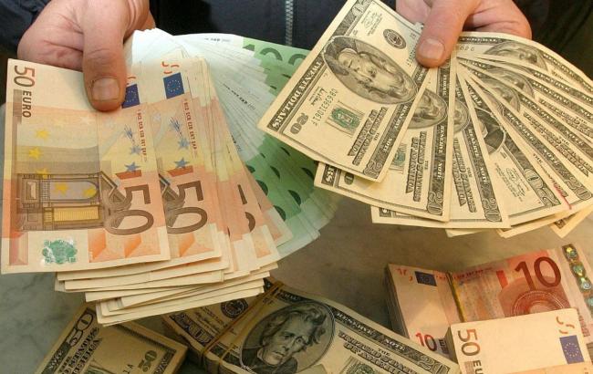Доллар и евро в России выросли в цене