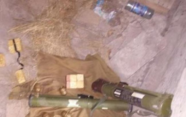 У Луганській обл. прикордонники виявили сховок зі зброєю